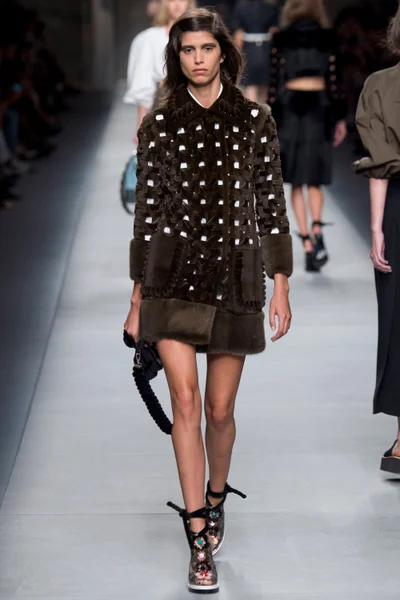 Look 26